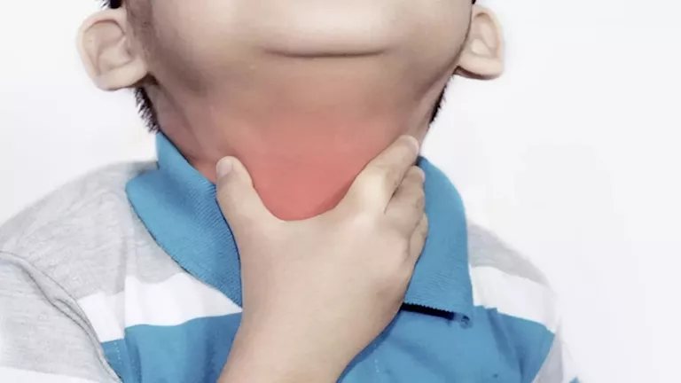 الاختناق الحنجري عند الأطفال.. أعراض تستدعي الطوارئ