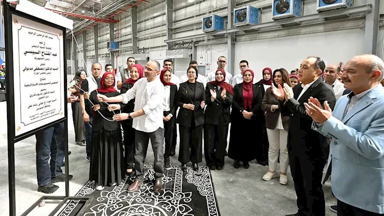 رئيس الوزراء يفتتح مستودع السويس الاستراتيجي بسعة تخزينية 75 ألف بالت