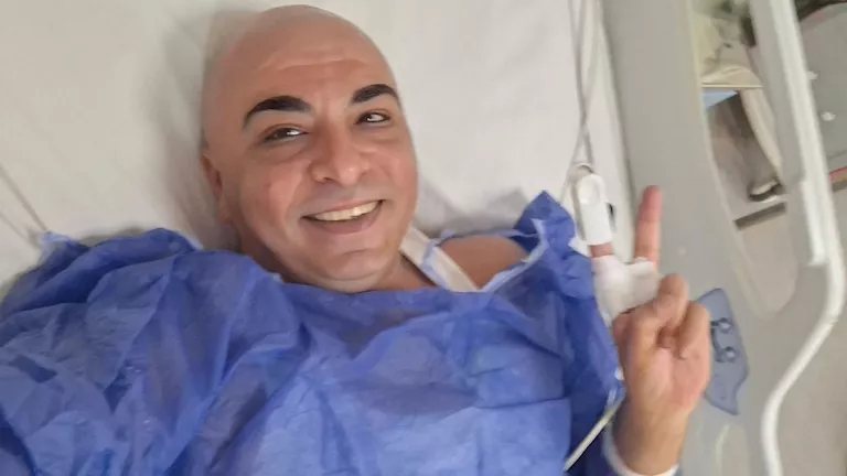 الشاعر محمد عاطف يستعد للخضوع لعملية جراحية