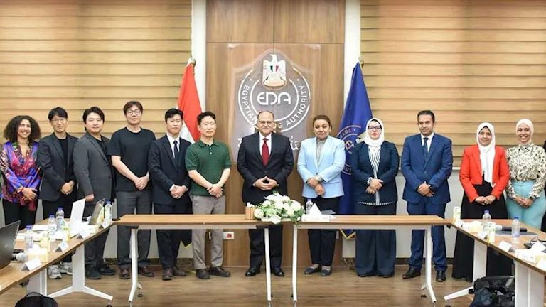 رئيس هيئة الدواء يبحث مع شركات كورية فرص الاستثمار ودخول السوق المصري