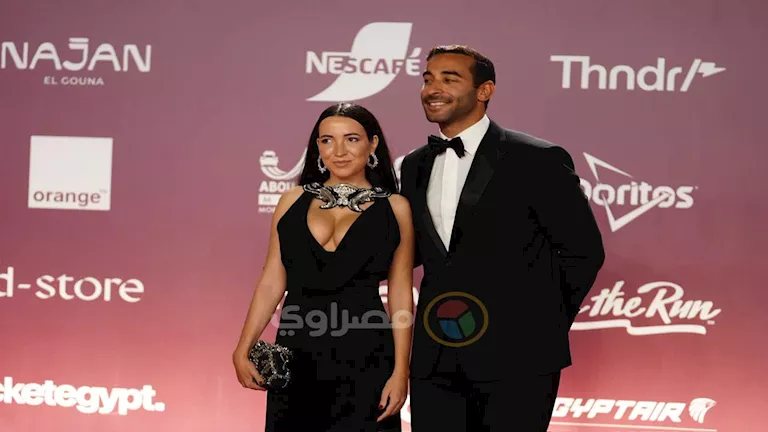 خطفت الأنظار بمجرد وصولها.. من هي تاليا سميح ساويرس؟