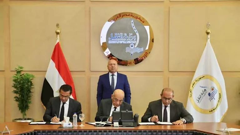 وزير النقل يعلن إنشاء مركز لوجستي عالمي بميناء الدخيلة على مساحة 273 ألف متر