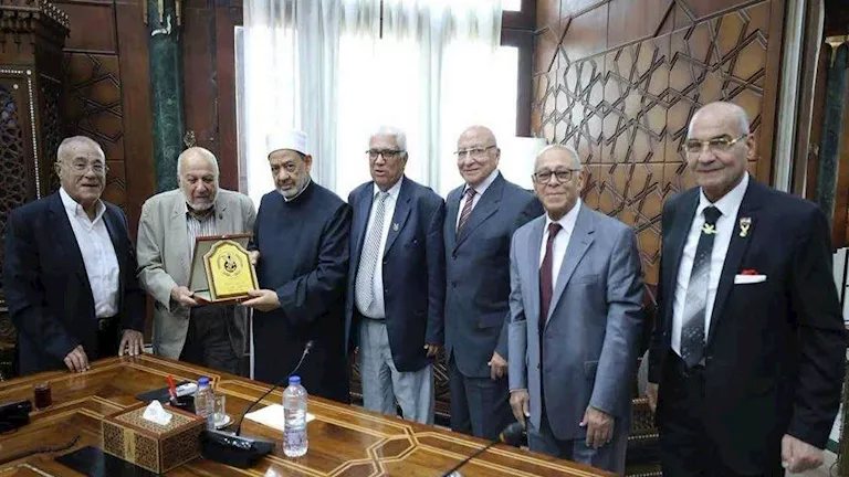 شيخ الأزهر يستقبل أبطال نصر أكتوبر.. ويؤكد: العبور جسّد الإيمان بالوطن والإرادة والتضحية