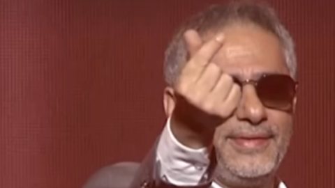 خلال حفله بـ«الخبر».. فضل شاكر يهدي جمهوره قلبًا على طريقة تريند السوشيال ميديا