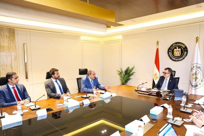 التخطيط تبحث مع جامعة «إسلسكا» تجديد الشراكة لتطوير قدرات ومهارات الكوادر الحكومية